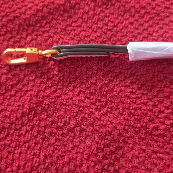 White and Gold Keychain - Picture 4 of 8